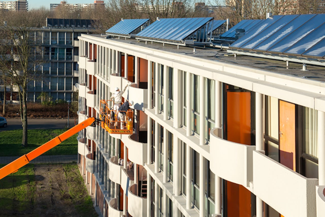 Duurzame renovatie van Het Breed in Amsterdam-Noord door de woningcorporaties Ymere en Eigen Haard, stadsdeel Amsterdam-Noord en energiebedrijf Eneco.