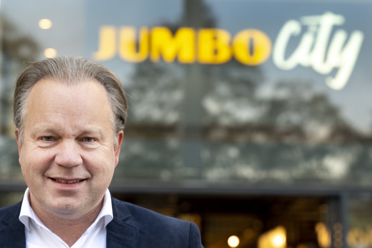 Jumbo benoemt voormalig cfo Ton van Veen tijdelijk tot opvolger van ceo Frits van Eerd Jumbo Benoemt Voormalig Cfo Ton Van Veen Tijdelijk Tot Opvolger Van Ceo Frits Van Eerd