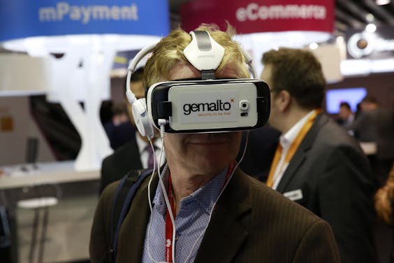 Beveiligingsbedrijf Gemalto werd in 2010 en 2011 zelf gehackt — naar verluid door Amerikaanse en Britse veiligheidsdiensten. Na bekendmaking van het nieuws, door Edward Snowden naar buiten gebracht, kelderde de beurskoers.