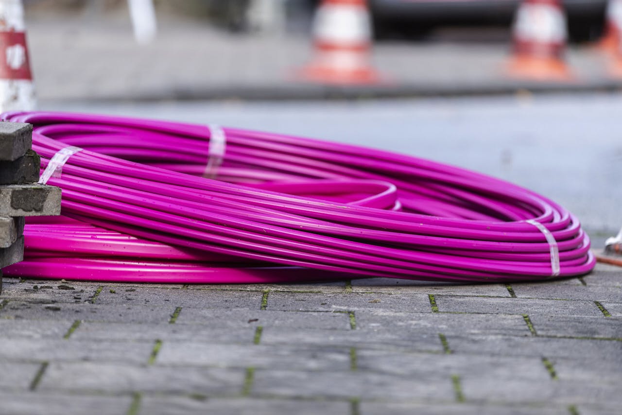 T-Mobile legde net als KPN al glasvezelverbindingen aan in Den Haag.
