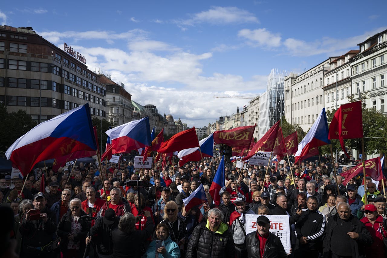 Protest van de Communistische Partij in het centrum van Praag, afgelopen zaterdag. Eind deze week houden extreemrechtse en communistische partijen weer demonstraties in de Tsjechische hoofdstad, tegelijk met de lokale verkiezingen.