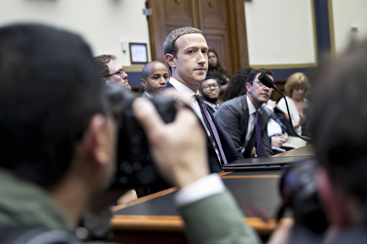 Het afgelopen jaar heeft Mark Zuckerberg veel tijd doorgebracht in Washington DC. De combinatie met Instagram en Whatsapp is volgens zowel Democratische als Republikeinse politici te machtig.