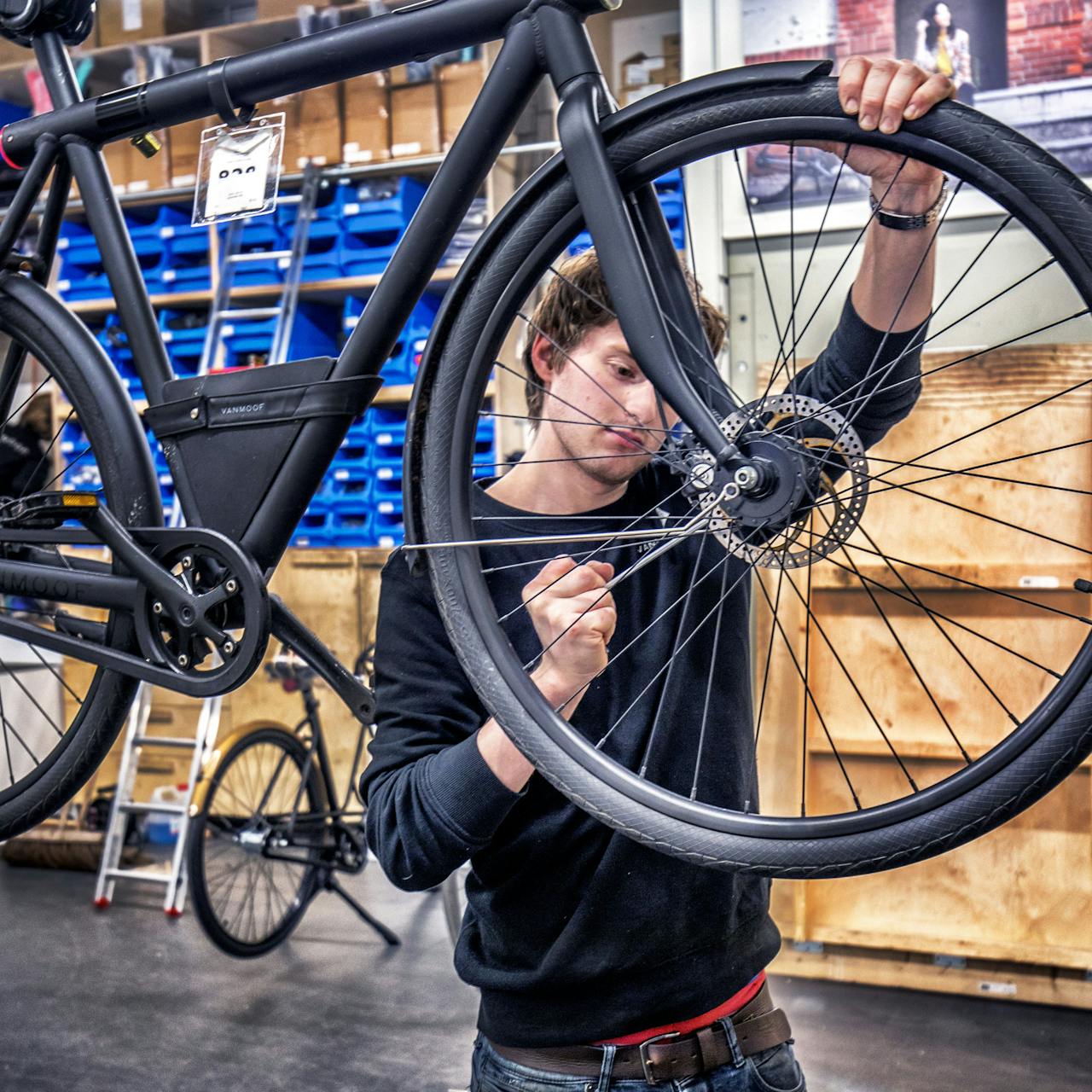 Het Nederlandse fietsenmerk VanMoof heeft een nieuwe investering opgehaald van €12,5 mln bij de Londense durfinvesteerder Balderton Capital en montagebedrijf Sinbon Electronics.
