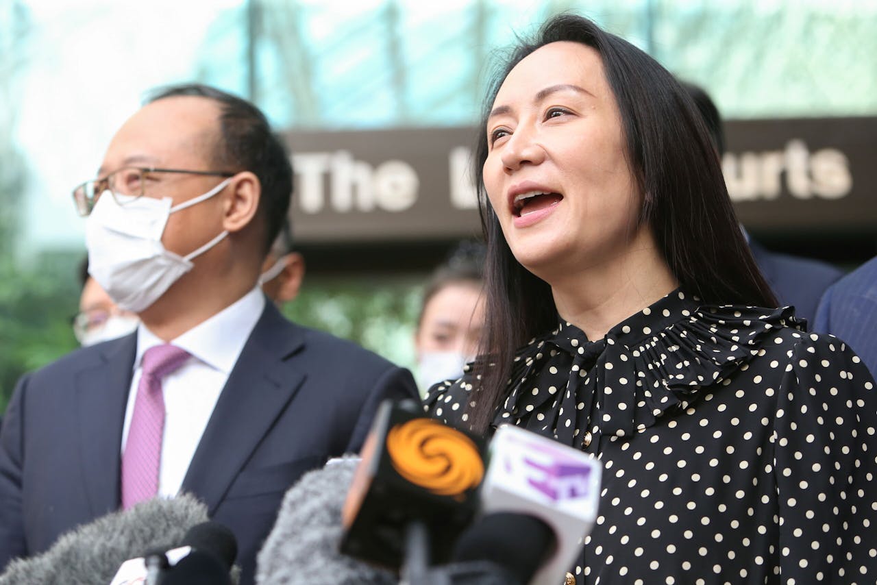 Meng Wanzhou spreekt de pers toe voor de rechtbank vlak na haar vrijlating in Vancouver, Canada.