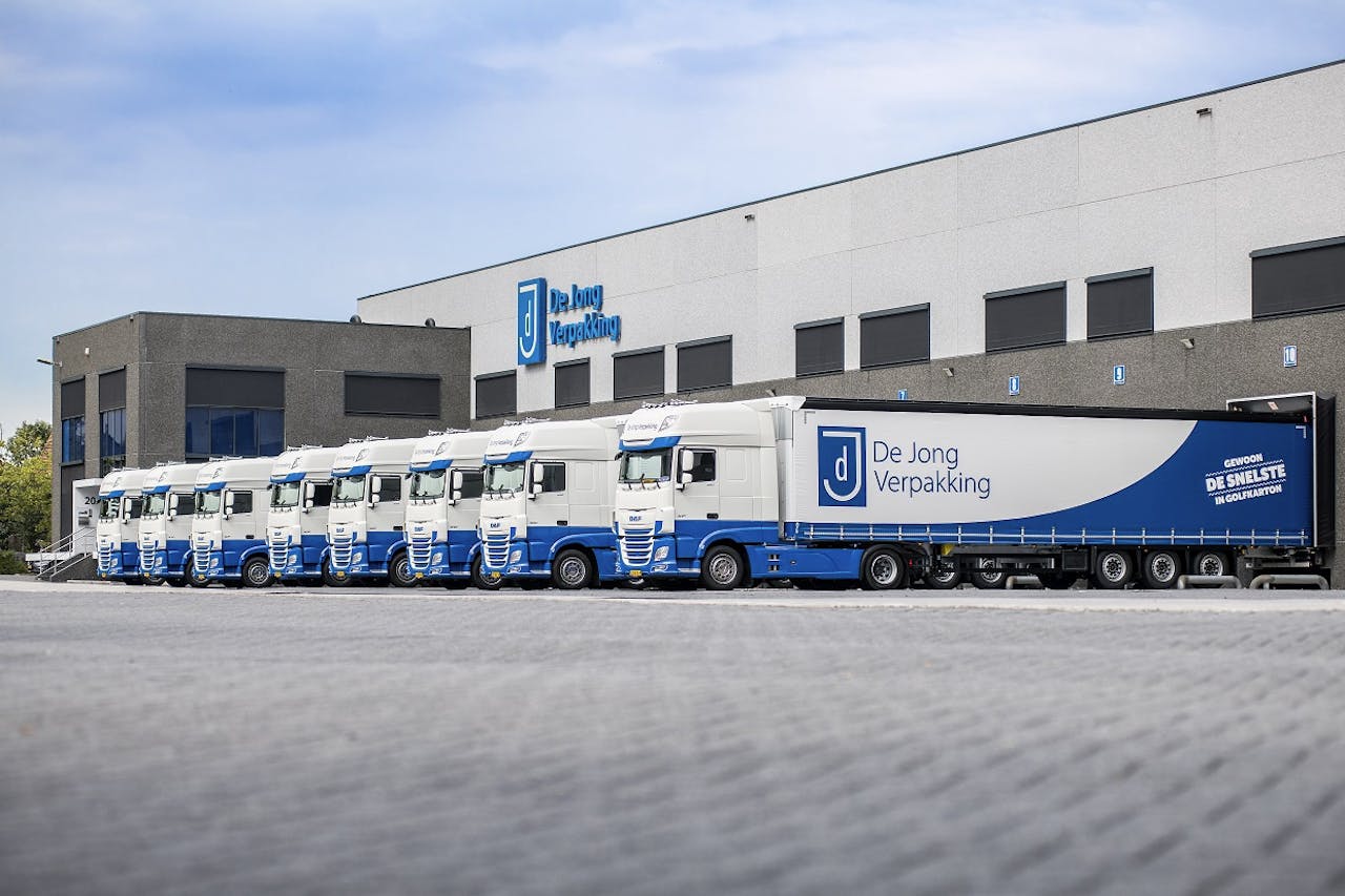 Het verpakkingsbedrijf uit De Lier beschikt over een vloot van honderd vrachtwagens.