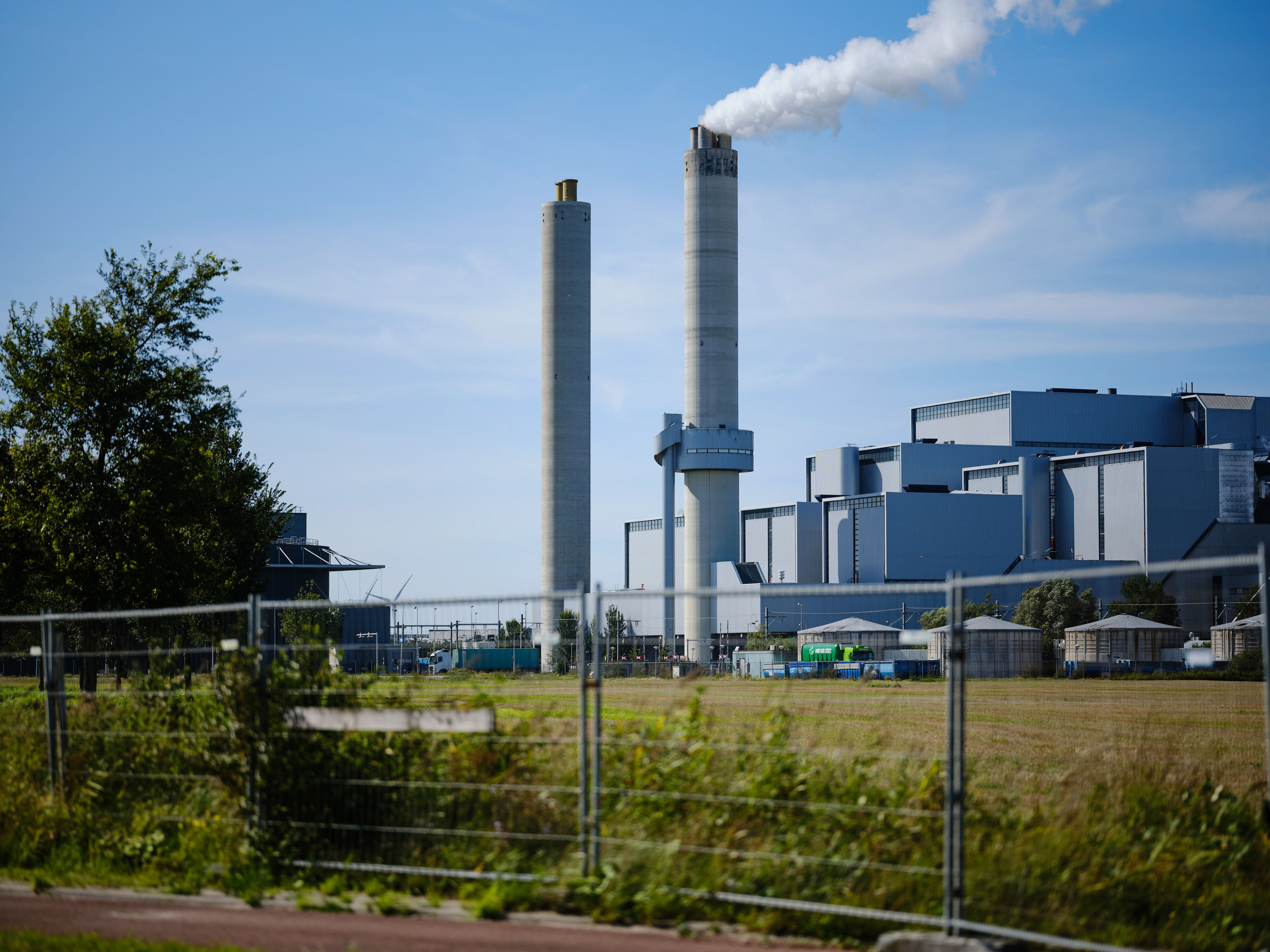 De Amsterdamse afvalverwerker AEB is volgens betrokkenen 'al jaren een stuurloos schip'.