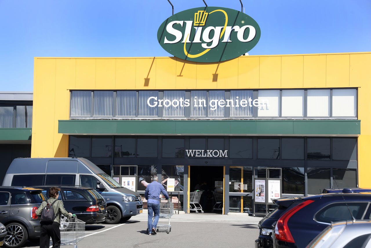 In mei mochten ook consumenten boodschappen doen bij groothandels zoals de Sligro om de druk op supermarkten te verlichten.