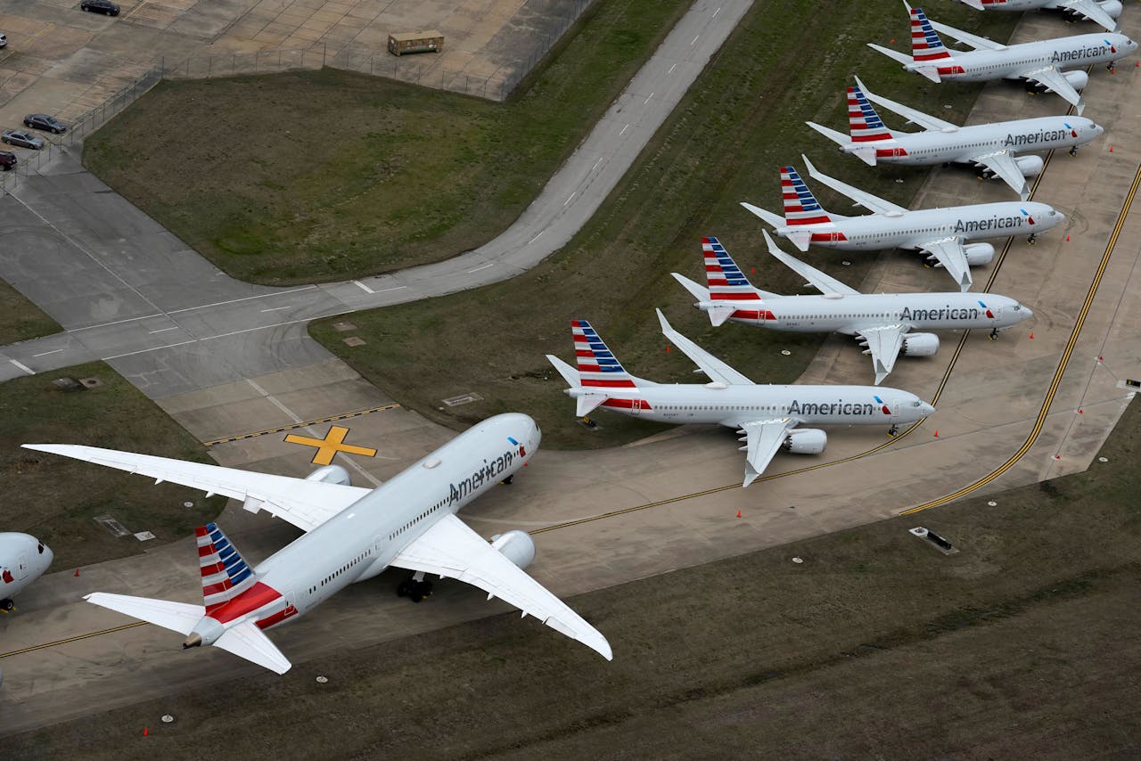 Vliegtuigen van American Airlines staan geparkeerd op de luchthaven van Tulsa.