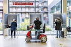 Stemmen in Amsterdam-Zuidoost: 'Ik wilde even een luchtje scheppen'