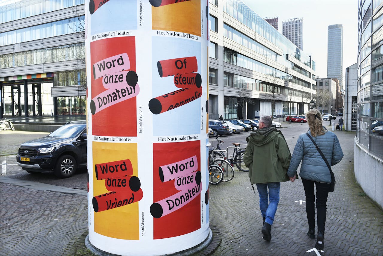 Theaters, zoals hier in Den Haag, staan leeg tijdens de lockdown. In de culturele sector werken veel zelfstandigen zonder personeel.