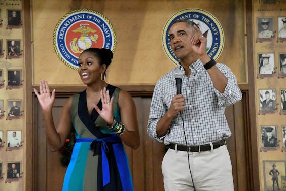 Michelle en Barack Obama speechen op een Amerikaanse marine basis op Hawaii