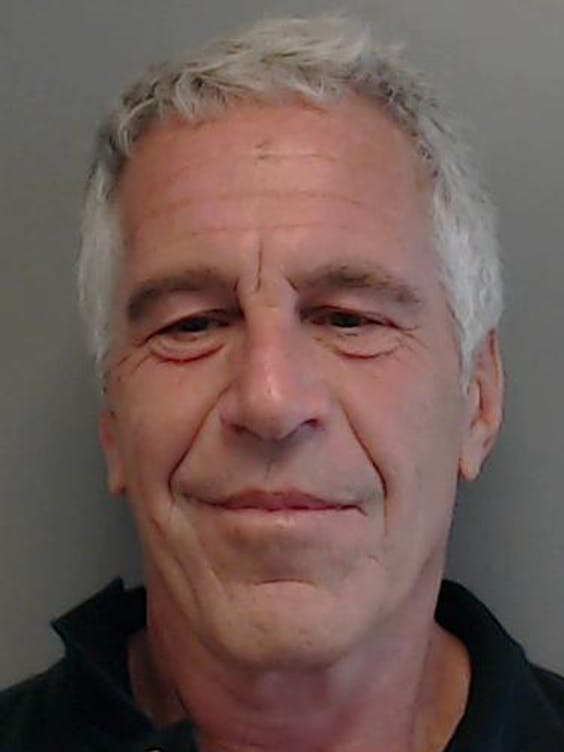 Politiefoto van Jeffrey Epstein uit 2015.