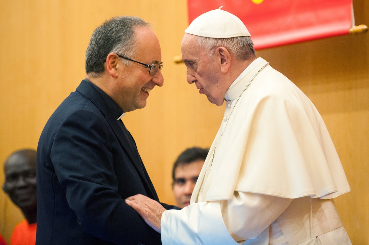 Antonio Spadaro is de vertrouweling van paus Franciscus en reist ook met hem mee. Toch bagatelliseert hij zijn rol. 'Ons contact is heel vrij.'