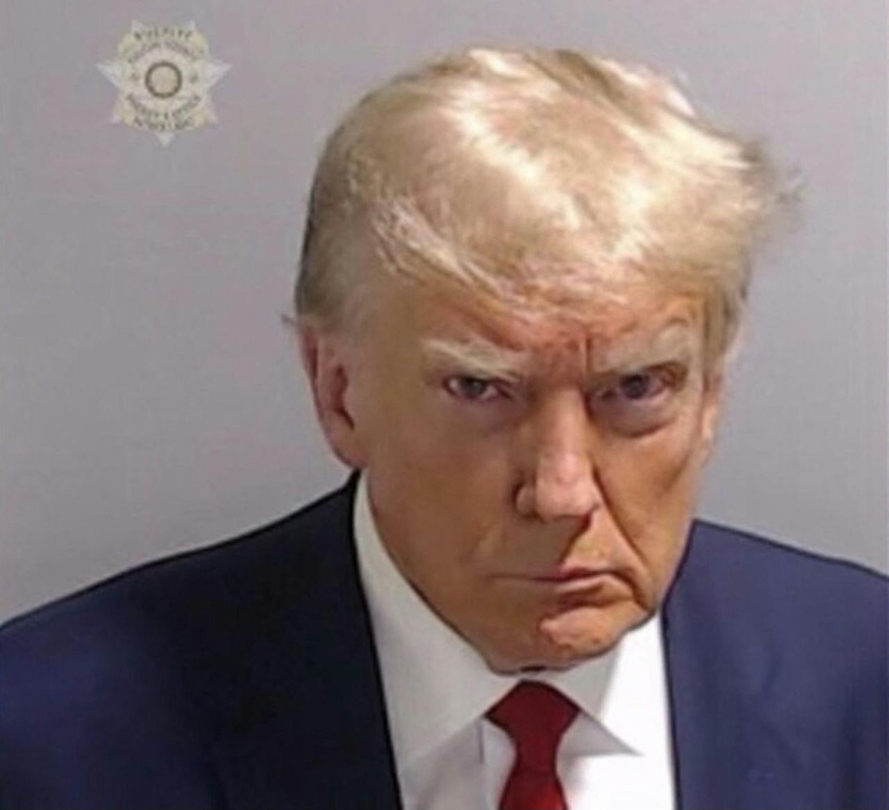 De politiefoto van Donald Trump