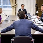 Opgejaagde Rutte kiest zelf ook de aanval in eerste verkiezingsdebat