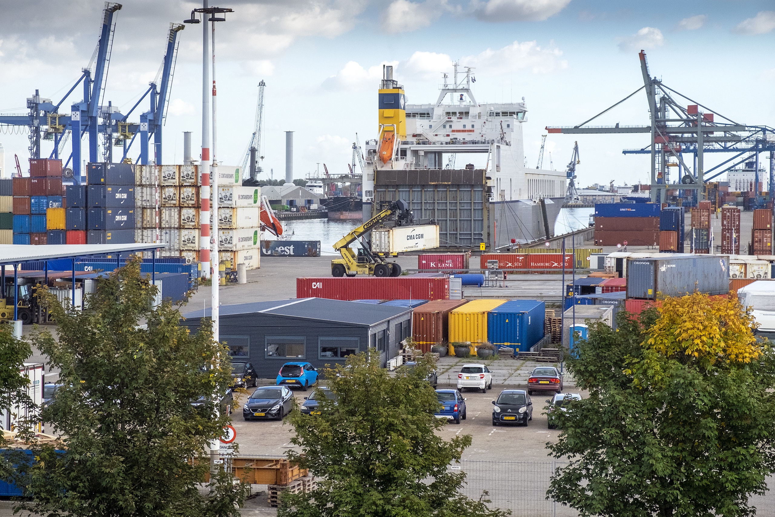 Rotterdamse Haven Verwerkt Meer Kolen En Lng, Minder Containers