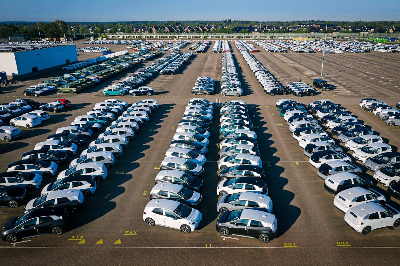 Volkswagens ID3 op het terrein van importeur Pon in Leusden.