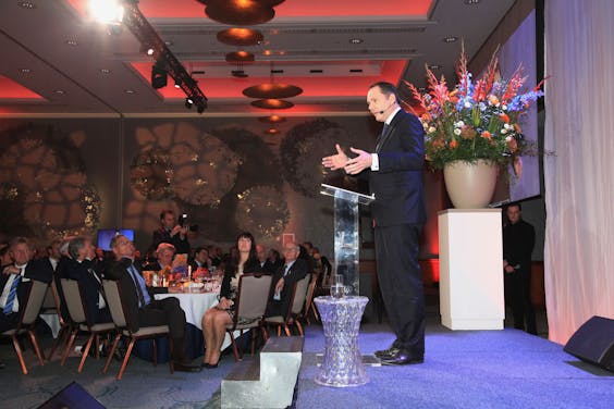 De Amsterdamse havenwethouder Udo Kock tijdens zijn toespraak vrijdagavond op het Havengildediner.