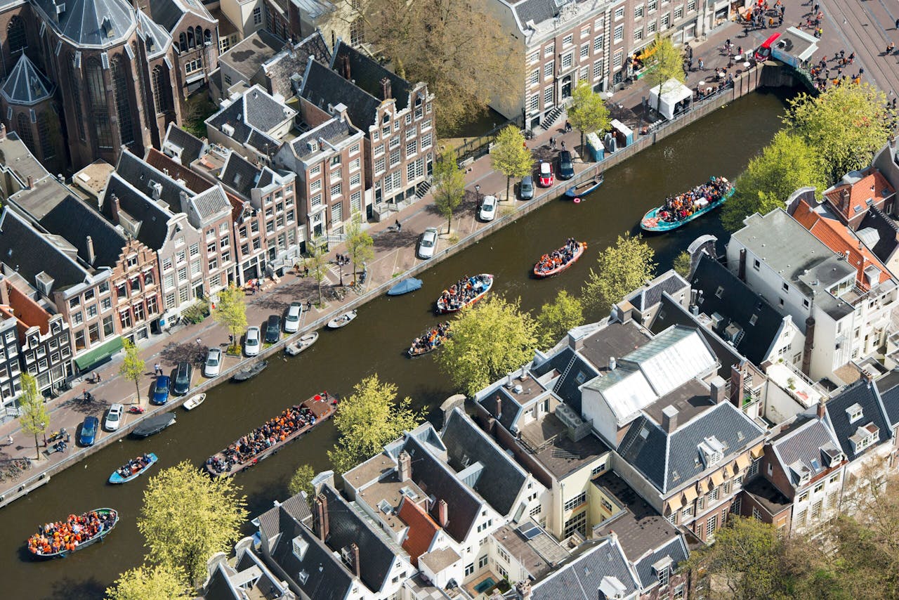 Grachtenpanden in Amsterdam. De Amerikaanse investeringsmaatschappij kocht zich in op de hoofdstedelijke woningmarkt vooral via de aankoop van huizen binnen de grachtengordel.