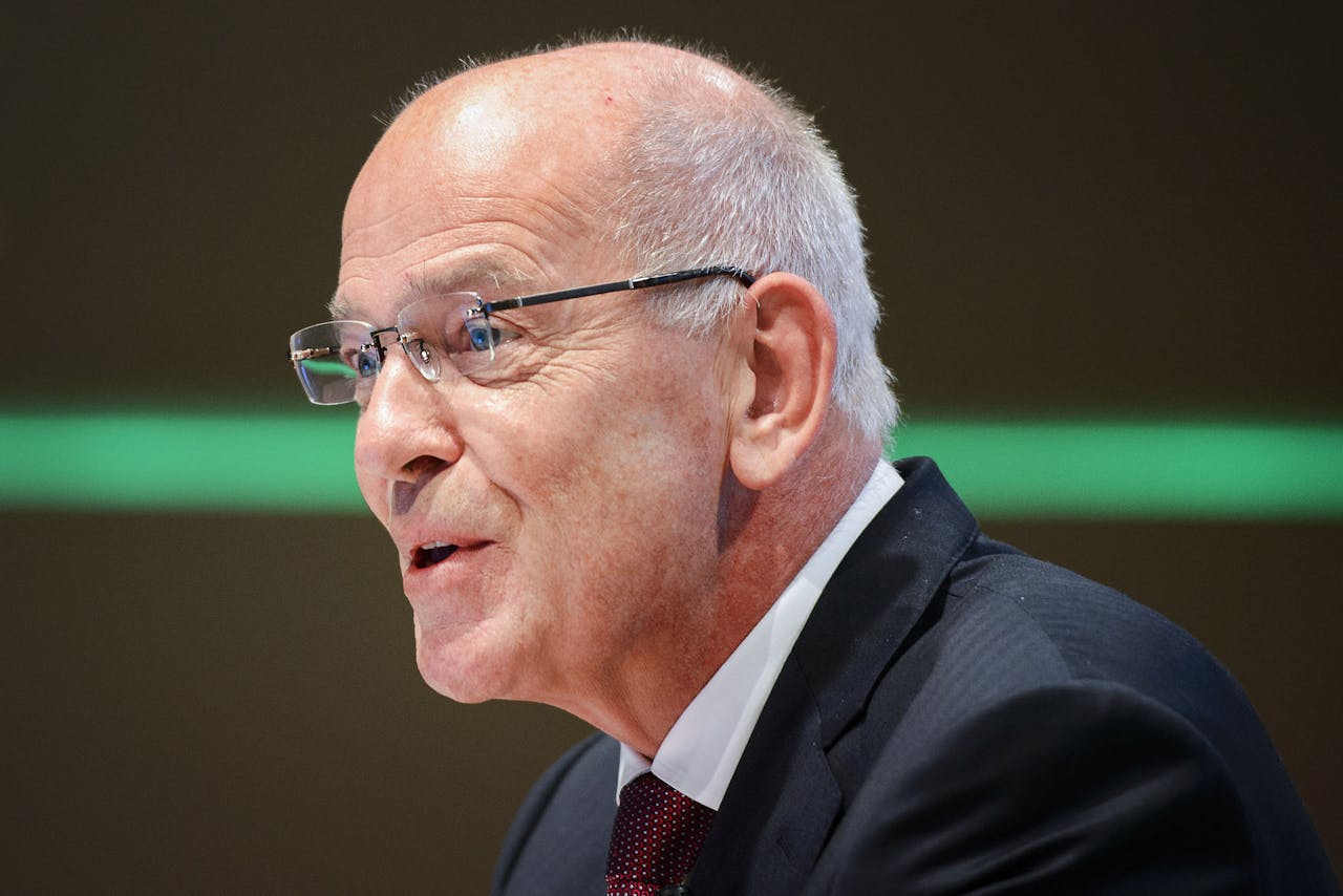 Gerrit Zalm in 2015 tijdens de presentatie van de halfjaarcijfers van ABN Amro.