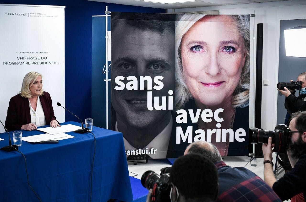 Marine Le Pen (Rassemblement National) presenteert haar programma.