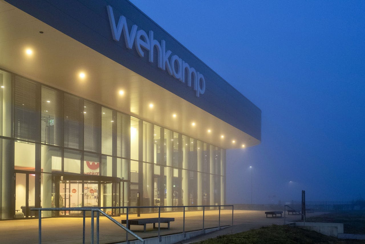 De ingang van het distributiecentrum van Wehkamp in Zwolle.