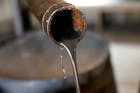 Olieprijs stijgt door hoop op economisch herstel