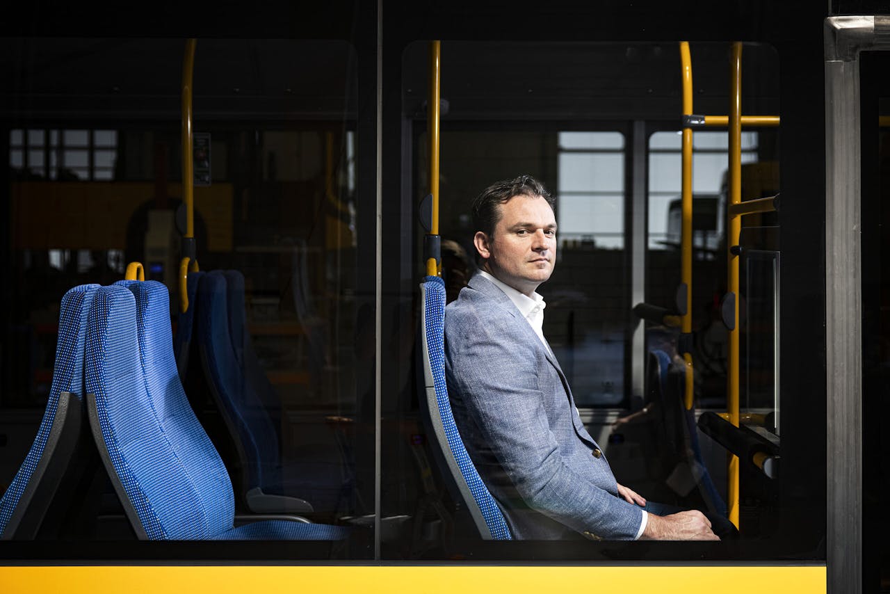Peter Bijvelds (43) richtte Ebusco in april 2012 op. Er was toen amper vraag naar elektrische bussen.