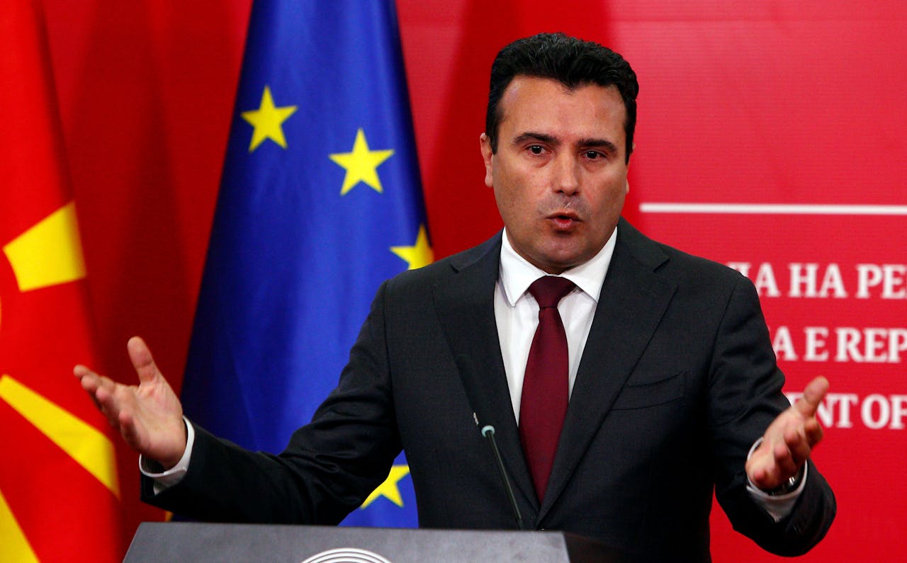 Voormalig premier van Noord-Macedonië Zoran Zaev treedt af om een overgangsregering de kans te geven om te regeren tot aan de verkiezingen in april.