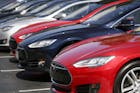 Amerikaanse toezichthouder onderzoekt zelfrijdend systeem Tesla na reeks ongelukken