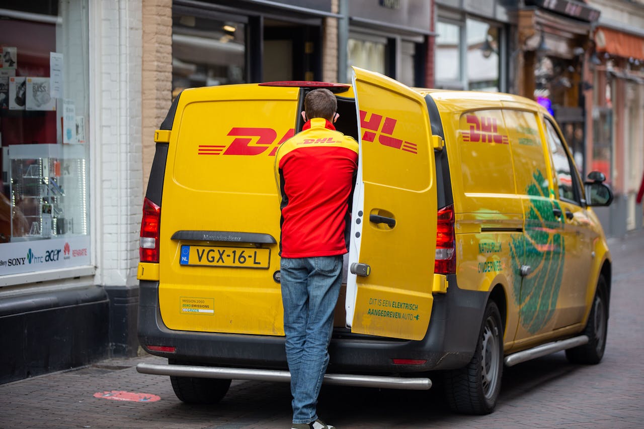 chaos Verscherpen Hopelijk DHL steekt tientallen miljoenen euro's in elektrische vloot