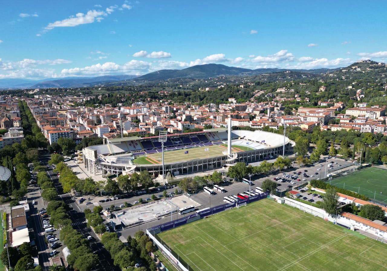 Het Artemio Franchi-stadion in Florence. Het complex, gebouwd in 1931, zou voor een kleine €200 mln verbouwd moeten worden. De EU zou een kwart betalen via het coronaherstelfonds.