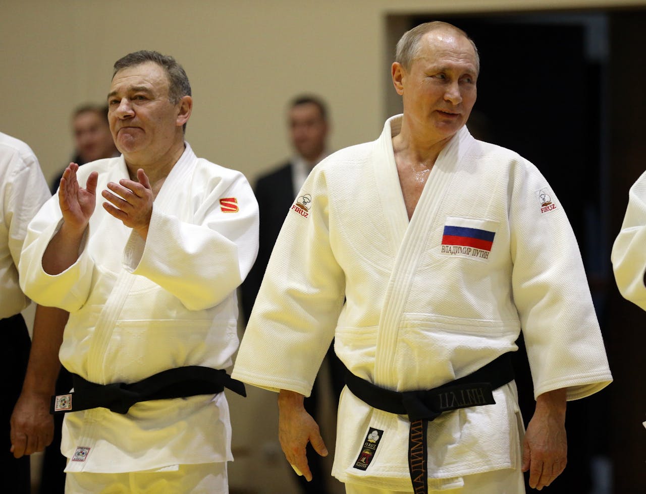 Arkadi Rotenberg (links) en Poetin in 2019 in de Russische stad Sotsji.