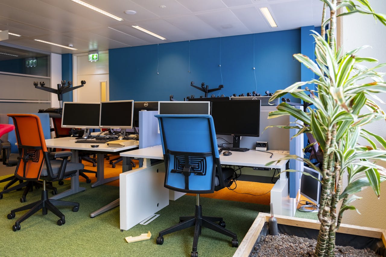 Lege kantoorvloeren bij verzekeraar NN in Den Haag. De onderneming heeft minder ruimte nodig vanwege het thuiswerkende personeel.