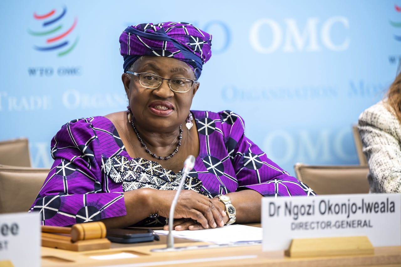 De WTO schroeft woensdag bij monde van directeur-generaal Ngozi Okonjo-Iweala de groeiverwachtingen voor de wereldhandel voor 2023 fors terug, van 3,4 naar 1%.