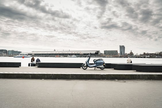 De Amsterdamse start-up Etergo dacht met een elektrische scooter een 'Tesla op twee wielen' in huis te hebben. In mei dit jaar viel bijna het doek voor de zes jaar oude onderneming.