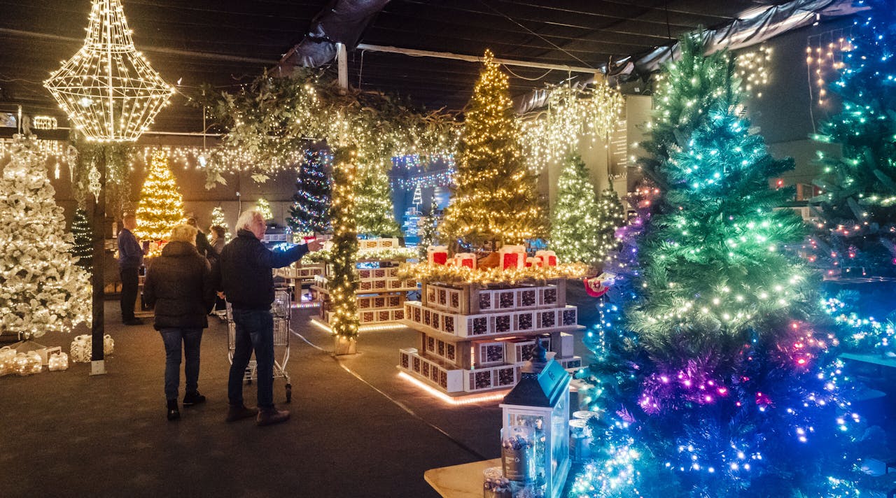 Kerstmarkt in het tuincentrum. Voor veel retailers is de aanloop naar de feestdagen dit jaar spannender dan anders.