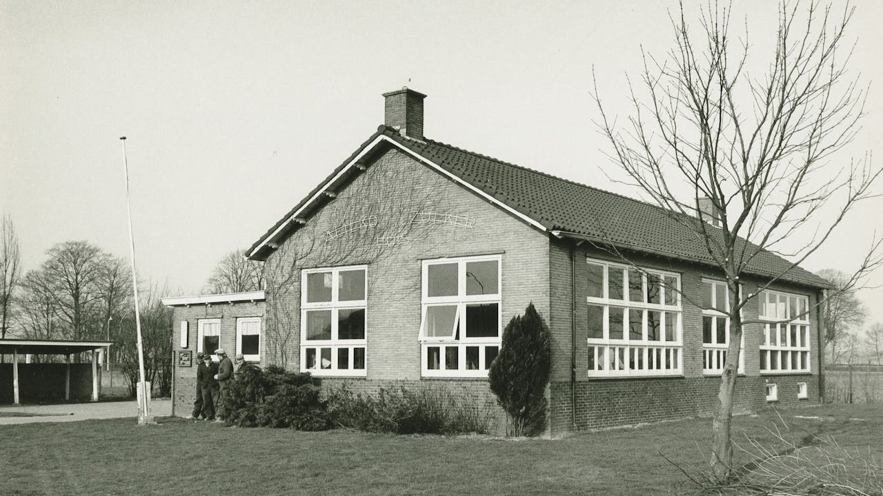 In het huis vernoemd naar de stamvader, wordt de verhuizing van Shell ...