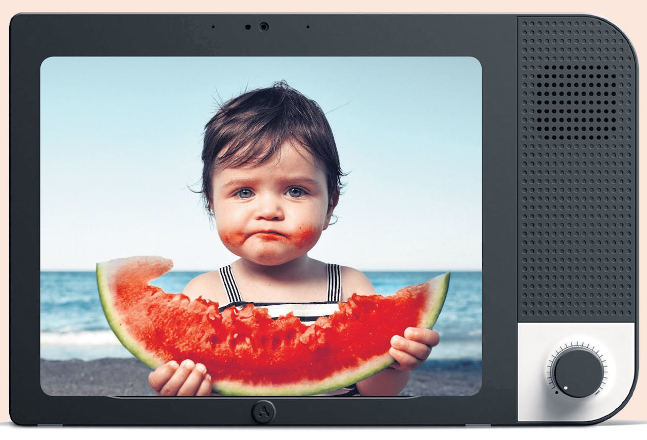 Met de eenvoudig te bedienen Noorse Komp kun je videobellen en met een bijbehorende app, foto's sturen.