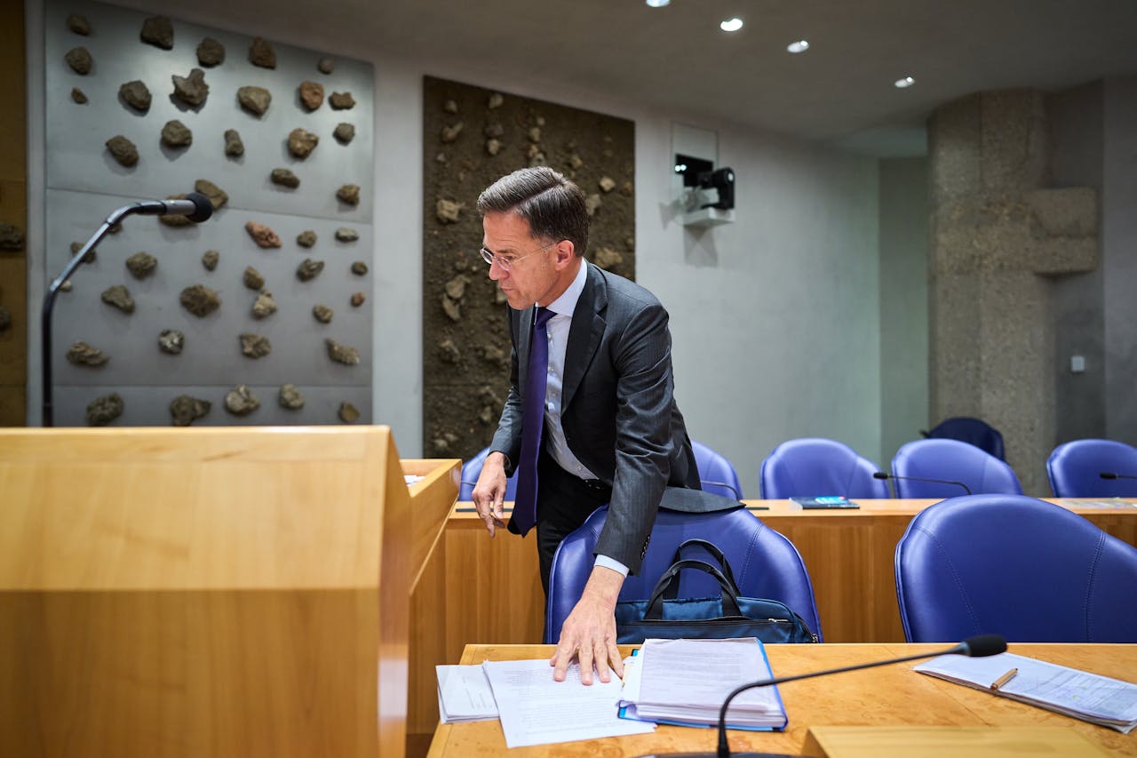 Premier Mark Rutte moest zich woensdag in de Tweede Kamer verantwoorden over zijn rol in het Groningse aardbevingsdossier.