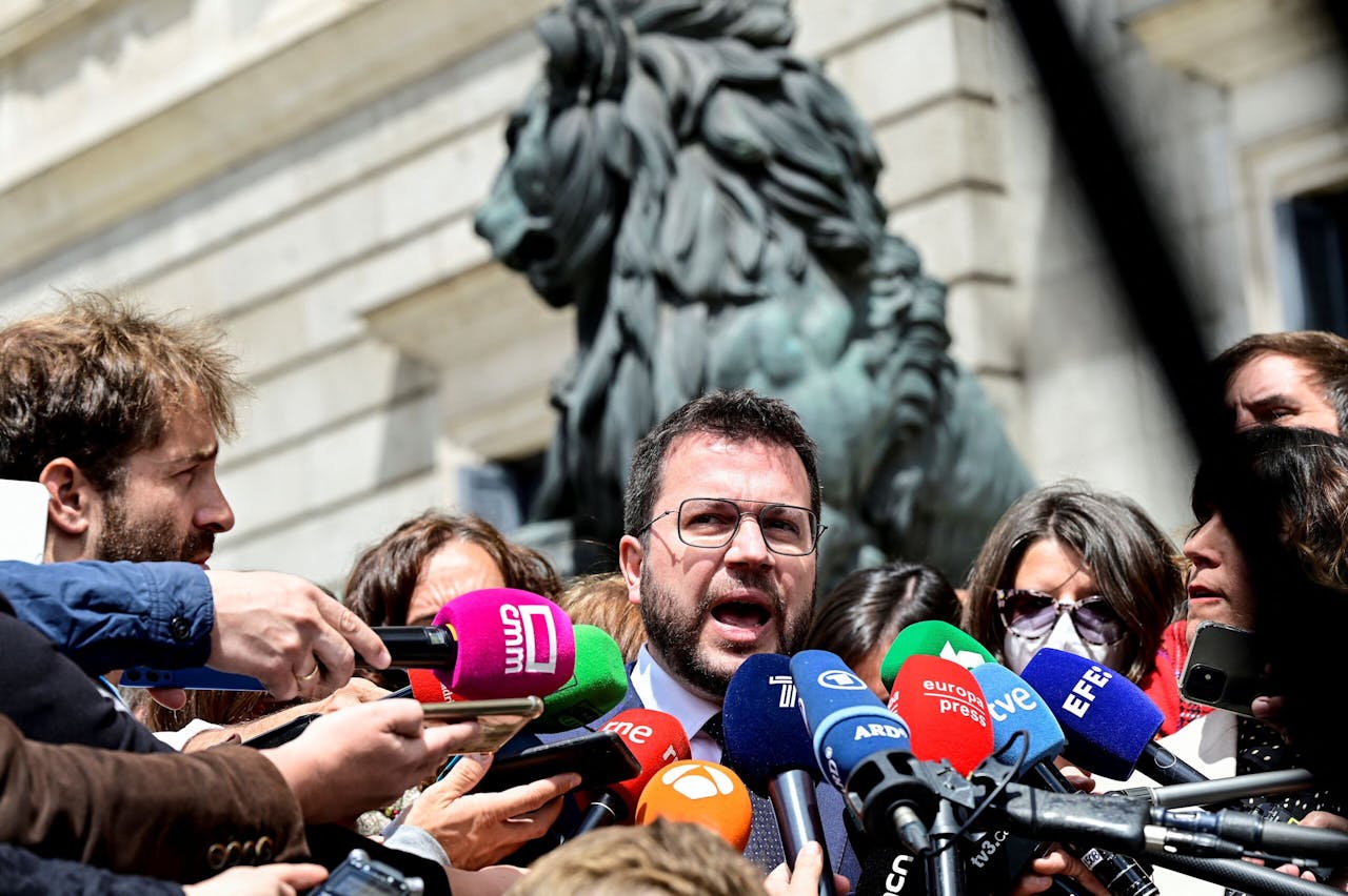 Pere Aragones, voorzitter van het Catalaanse regiobestuur en leider van de nationalistische partij ERC, spreekt met de pers na het nieuws over de hack bij de telefoons van tientallen Catalaanse politici en activisten.