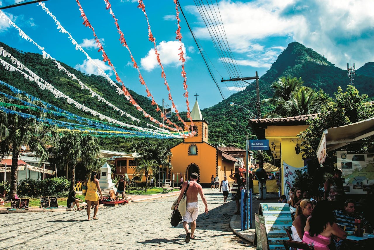 De marktplaats van Vila do Abraão op het eiland Ilha Grande, nabij Rio de Janeiro, Brazilië.